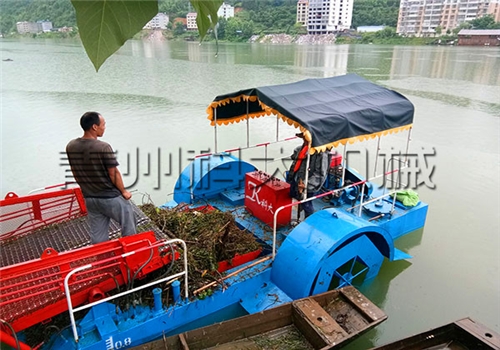 湖南水电站垃圾打捞船